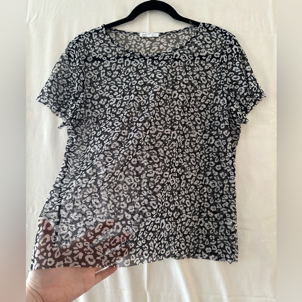 Antistar leopard top